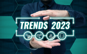 person holding virtual sign with "trends 2023"